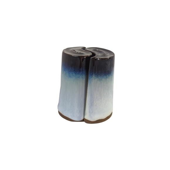 Vintage 1980 Peter Pots Pottery Seagull Blue Salt & Pepper Shakers Yin Yang - Picture 1 of 8